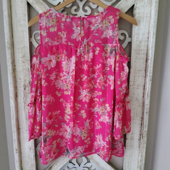 Poppi Women's Ruffe Bell Sleeve Cold Shoulder Top in Pink Floral Metallic - Picture 8 of 8